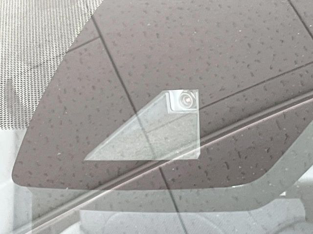 【トヨタセーフティセンス】走行中に前方の車両等を認識し、衝突しそうな時は警報とブレーキで衝突回避と被害軽減をアシスト。より安全にドライブをお楽しみいただけます。