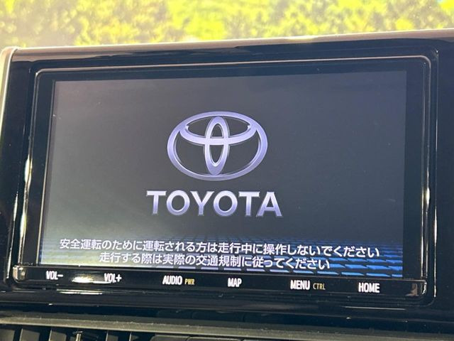 【純正9型ナビ】人気の純正ナビを装備しております。ナビの使いやすさはもちろん、オーディオ機能も充実!キャンプや旅行はもちろん、通勤や買い物など普段のドライブも楽しくなるはず♪