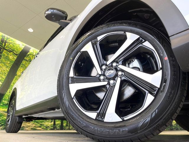 �y����17�C���`�A���~�z�C�[���z�O�ςɃ}�b�`���������A���~�z�C�[���𑕒����Ă���܂��B�e��ЊO�A���~�z�C�[����A�X�^�b�h���X�^�C�����戵�����Ă���܂��B���񂲑��k����������