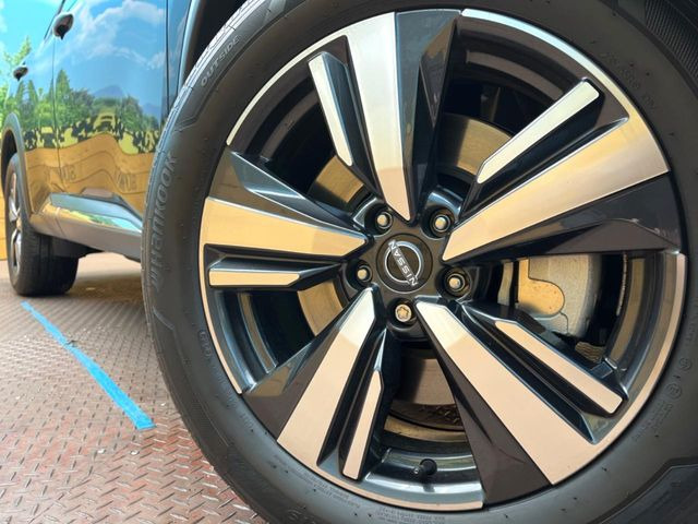 �y����19�C���`�A���~�z�C�[���z�O�ςɃ}�b�`���������A���~�z�C�[���𑕒����Ă���܂��B�e��ЊO�A���~�z�C�[����A�X�^�b�h���X�^�C�����戵�����Ă���܂��B���񂲑��k����������