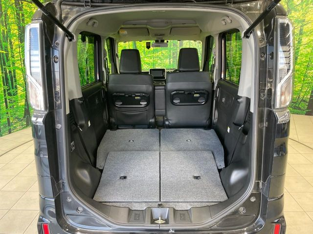 ���i�̂���������ʋ΁A���}���ɏ\���ȉ׎��X�y�[�X���m�ۂ��Ă���܂��B�Z�J���h�V�[�g��|���ƁA�傫�ȉו��̐ύڂ��\�ł���