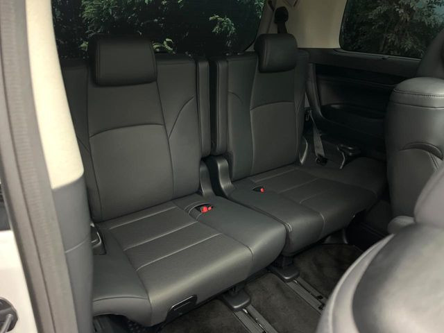 3列目シートはもちろん状態良好☆大人でもゆったりと座って頂けますので、大人数でのお出かけもラクラクです♪ご家族で、気の知れた仲間で、ドライブに行くのが楽しみですね♪