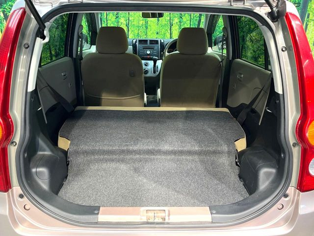 ���i�̂���������ʋ΁A���}���ɏ\���ȉ׎��X�y�[�X���m�ۂ��Ă���܂��B�Z�J���h�V�[�g��|���ƁA�傫�ȉו��̐ύڂ��\�ł���