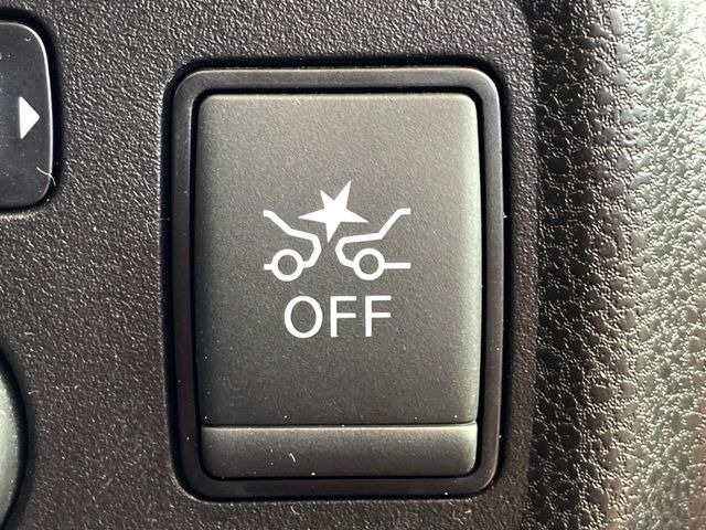 ���y�Փ˔�Q�y���V�X�e���z�a�؂Ȃǂł̒ᑬ���s���A�O���̎ԗ������[�U�[���[�_�[�����m���A�Փ˂�����ł��Ȃ��Ɣ��f�����ꍇ�ɁA�ً}�u���[�L���쓮�B�Ǔ˂Ȃǂ̊댯������A�܂��͏Փ˂̔�Q���y�����܂��B