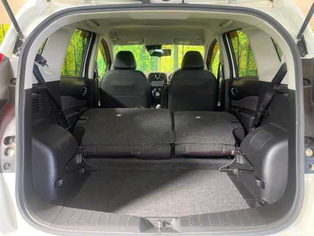 ���i�̂���������ʋ΁A���}���ɏ\���ȉ׎��X�y�[�X���m�ۂ��Ă���܂��B�Z�J���h�V�[�g��|���ƁA�傫�ȉו��̐ύڂ��\�ł���