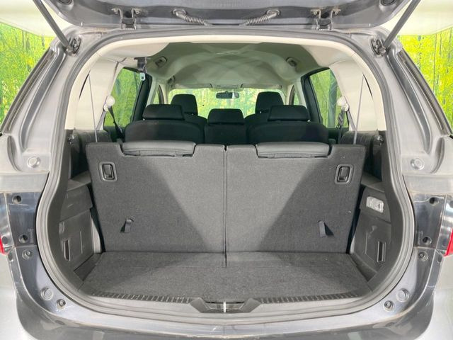 ���i�̂���������ʋ΁A���}���ɏ\���ȉ׎��X�y�[�X���m�ۂ��Ă���܂��B�Z�J���h�V�[�g��|���ƁA�傫�ȉו��̐ύڂ��\�ł���