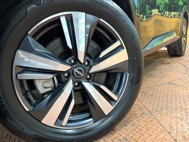 �y����19�C���`�A���~�z�C�[���z�O�ςɃ}�b�`���������A���~�z�C�[���𑕒����Ă���܂��B�e��ЊO�A���~�z�C�[����A�X�^�b�h���X�^�C�����戵�����Ă���܂��B���񂲑��k����������