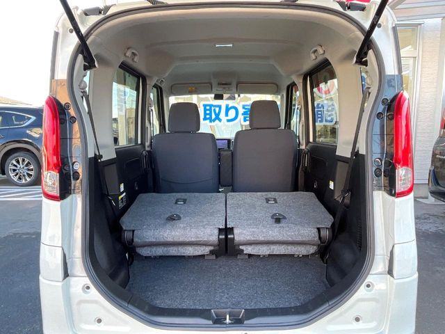 ���i�̂���������ʋ΁A���}���ɏ\���ȉ׎��X�y�[�X���m�ۂ��Ă���܂��B�Z�J���h�V�[�g��|���ƁA�傫�ȉו��̐ύڂ��\�ł���