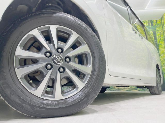 【純正15インチアルミホイール】外観にマッチした純正アルミホイールを装着しております。各種社外アルミホイールや、スタッドレスタイヤも取扱いしております。是非ご相談ください♪