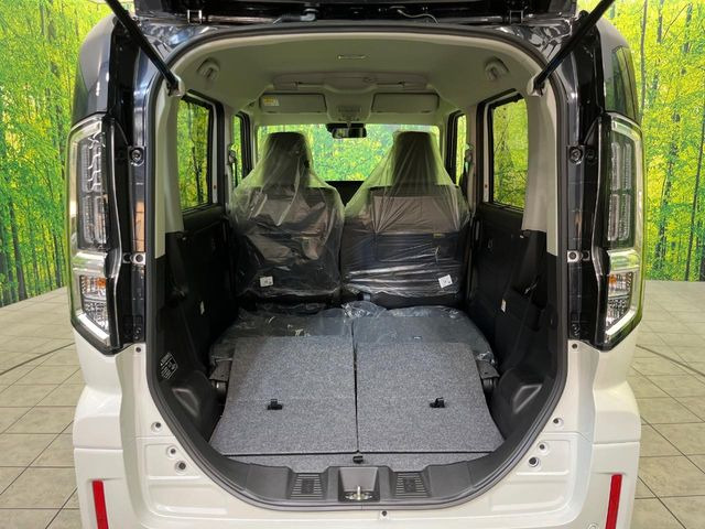 ���i�̂���������ʋ΁A���}���ɏ\���ȉ׎��X�y�[�X���m�ۂ��Ă���܂��B�Z�J���h�V�[�g��|���ƁA�傫�ȉו��̐ύڂ��\�ł���