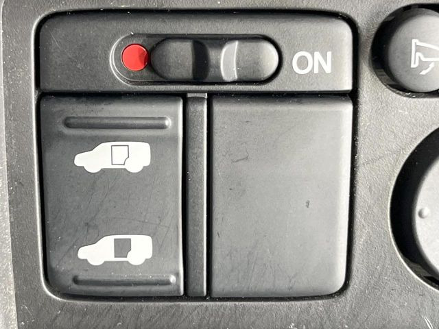 �y�p���[�X���C�h�h�A�z�X�}�[�g�L�[��^�]�Ȃ̃X�C�b�`�ŃX���C�h�h�A�̊J���\���d��������͂����ăh�A���J����K�v�������A���������q�l�ł��A�d���ו��������Ă��鎞�����N�ɊJ���߂ł��܂���