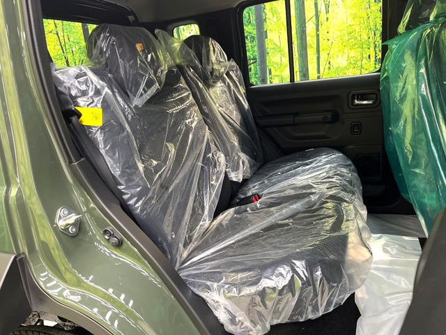 ���i���ȃI���W�i���t���A�}�b�g���I�v�V�����ɂĂ��p�ӂ��Ă���܂��B���D���ȃf�U�C����J���[�����Ԃɍ��킹�đI��ł����������Ƃ��ł��܂���