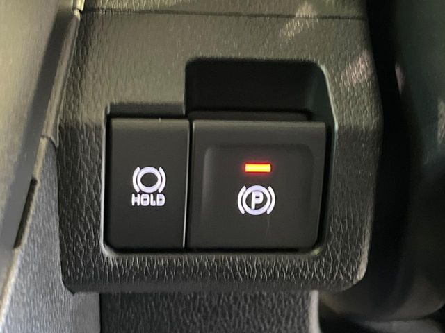 �y�I�[�g�u���[�L�z�[���h�z�M���҂���a�؂Œ�Ԏ��Ƀu���[�L���瑫�𗣂��Ă��A��~��Ԃ�ێ����Ă���܂��B�O�i����Ƃ��̓A�N�Z���𓥂߂Ύ����ŉ��������̂ň��S��X���^�]���y�ɂȂ�܂���