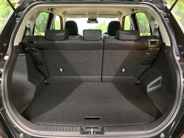 ���i�̂���������ʋ΁A���}���ɏ\���ȉ׎��X�y�[�X���m�ۂ��Ă���܂��B�Z�J���h�V�[�g��|���ƁA�傫�ȉו��̐ύڂ��\�ł���