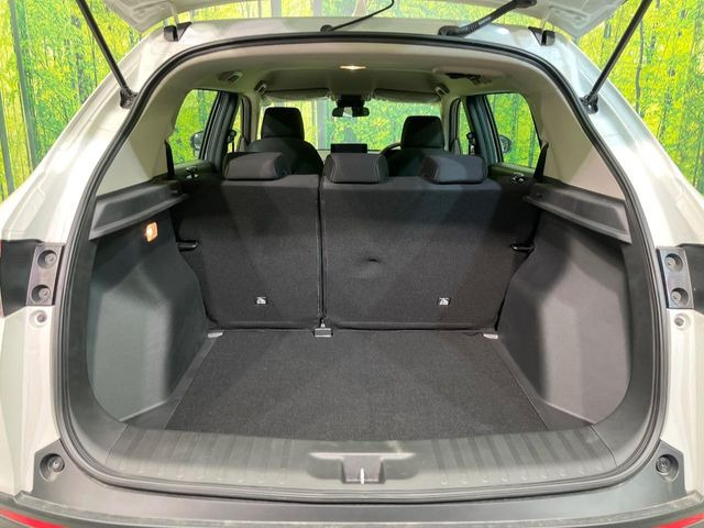 ���i�̂���������ʋ΁A���}���ɏ\���ȉ׎��X�y�[�X���m�ۂ��Ă���܂��B�Z�J���h�V�[�g��|���ƁA�傫�ȉו��̐ύڂ��\�ł���