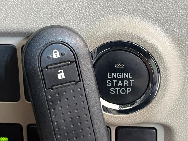 �y�X�}�[�g�L�[�z�J�o����|�P�b�g�ɓ��ꂽ�܂܂ł��h�A�̎{���E�������\�ȃX�}�[�g�L�[�𑕔��B�G���W���̃I���E�I�t�����J�M�����o���K�v����������Ƃ��Ă��֗��ł���