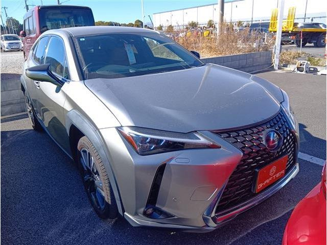 UX（レクサス）250h バージョンL 4WD　禁煙車 純正10.3インチナビ フルセグTV 中古車画像