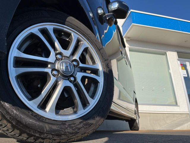 �y����14�C���`�A���~�z�C�[���z�O�ςɃ}�b�`���������A���~�z�C�[���𑕒����Ă���܂��B�e��ЊO�A���~�z�C�[����A�X�^�b�h���X�^�C�����戵�����Ă���܂��B���񂲑��k����������