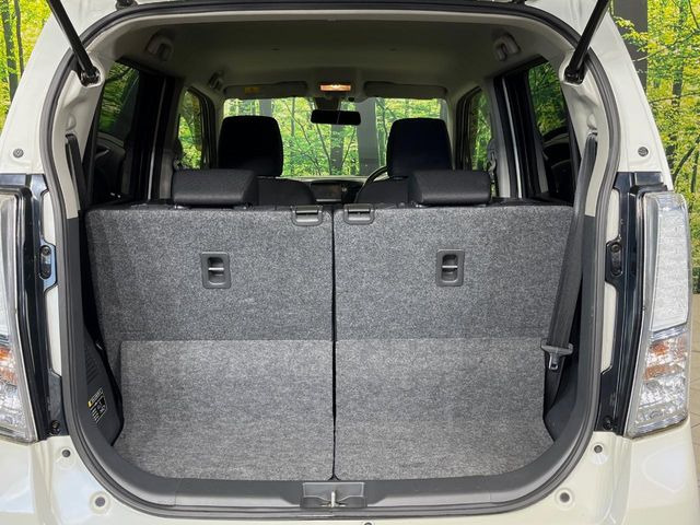 ���i�̂���������ʋ΁A���}���ɏ\���ȉ׎��X�y�[�X���m�ۂ��Ă���܂��B�Z�J���h�V�[�g��|���ƁA�傫�ȉו��̐ύڂ��\�ł���