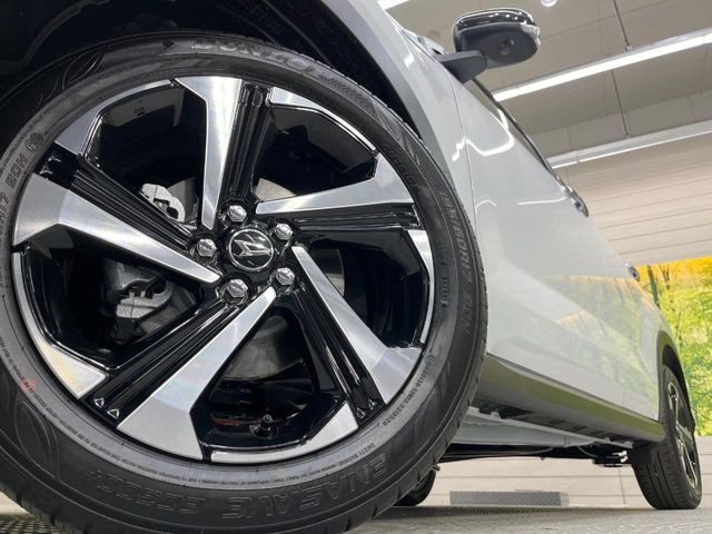 �y�O���[�h��p����17�C���`�A���~�z�C�[���z�f�U�C�����̍��������A���~�z�C�[���𑕒����Ă���܂��B�e��ЊO�A���~�z�C�[����A�X�^�b�h���X�^�C�����戵�����Ă���܂��B���񂲑��k����������