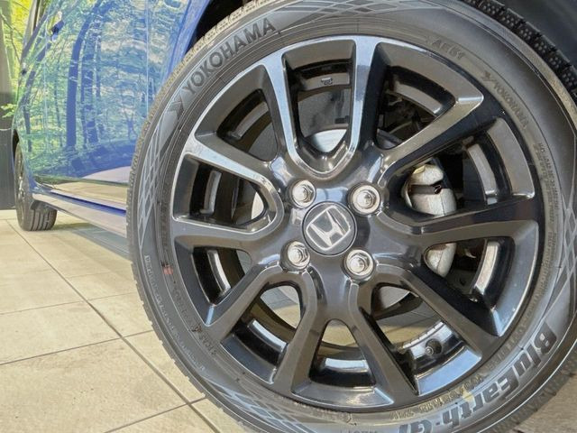 �y����15�C���`�A���~�z�C�[���z�O�ςɃ}�b�`���������A���~�z�C�[���𑕒����Ă���܂��B�e��ЊO�A���~�z�C�[����A�X�^�b�h���X�^�C�����戵�����Ă���܂��B���񂲑��k����������