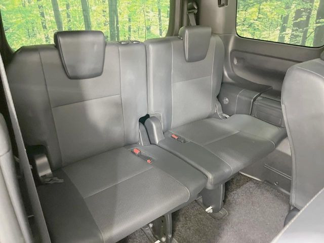3列目シートはもちろん状態良好☆大人でもゆったりと座って頂けますので、大人数でのお出かけもラクラクです♪ご家族で、気の知れた仲間で、ドライブに行くのが楽しみですね♪