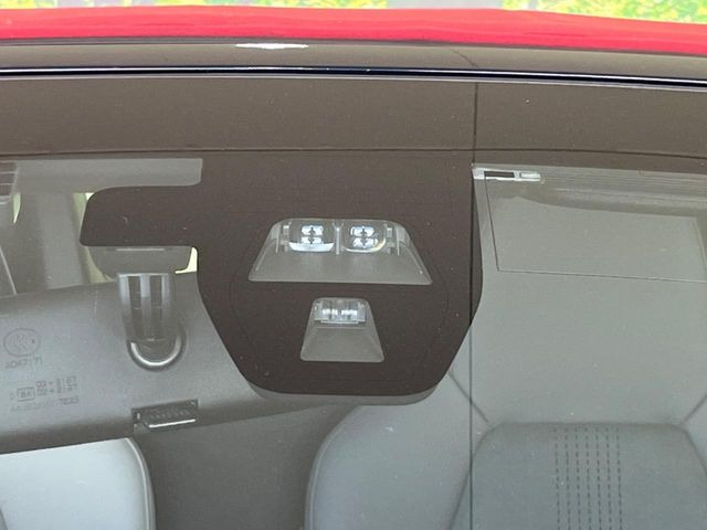 �y�V�e�B�u���[�L�A�N�e�B�u�V�X�e���z�ᑬ���s���ɑO���̎ԗ�����F�����A�Փ˂������Ȏ��͌x��ƃu���[�L�ŏՓˉ���Ɣ�Q�y�����A�V�X�g�B�����S�Ƀh���C�u�����y���݂��������܂��B