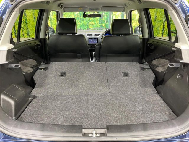 ���i�̂���������ʋ΁A���}���ɏ\���ȉ׎��X�y�[�X���m�ۂ��Ă���܂��B�Z�J���h�V�[�g��|���ƁA�傫�ȉו��̐ύڂ��\�ł���