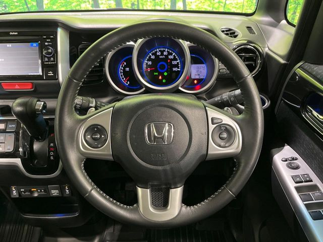 �y�����v�����X�e�A�����O�z�㎿�Ȋv���g�p���邱�ƂŁA��ɂ����������݂ƂĂ��^�]���₷���n���h���ł���