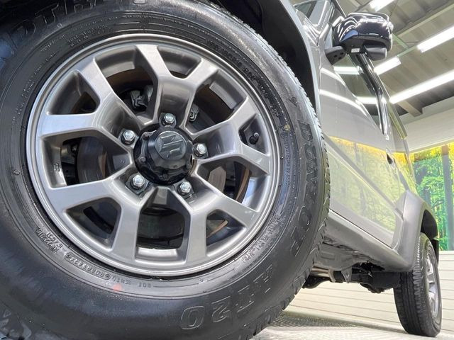 �y����15�C���`�A���~�z�C�[���z�O�ςɃ}�b�`���������A���~�z�C�[���𑕒����Ă���܂��B�e��ЊO�A���~�z�C�[����A�X�^�b�h���X�^�C�����戵�����Ă���܂��B���񂲑��k����������