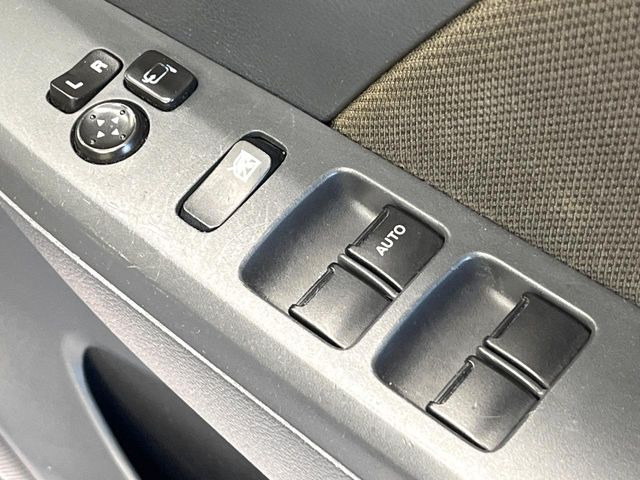 �y�d���i�[�~���[�z�T�C�h�~���[�͓d���i�[���ƂȂ��Ă���A�������ԏ�ł��L�Y�������X�N��}�����܂��B