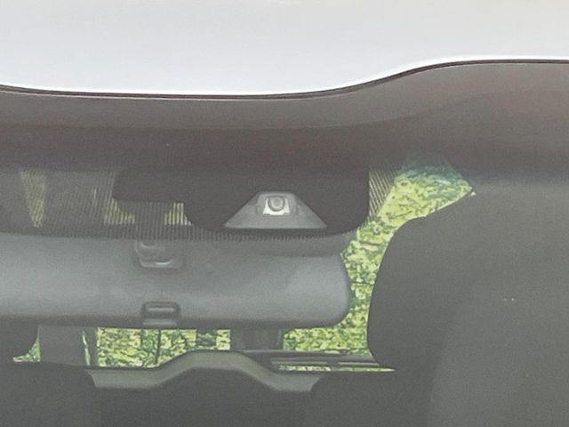 �y�z���_�Z���V���O�z���s���ɑO���̎ԗ�����F�����A�Փ˂������Ȏ��͌x��ƃu���[�L�ŏՓˉ���Ɣ�Q�y�����A�V�X�g�B�����S�Ƀh���C�u�����y���݂��������܂��B