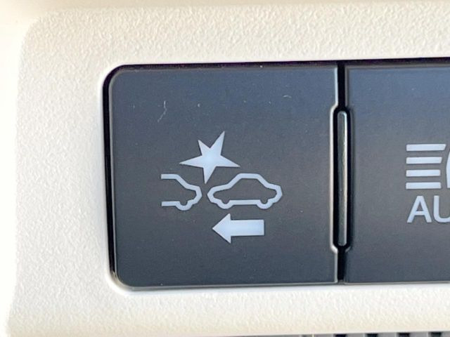 �y�v���N���b�V���Z�[�t�e�B�z�O���̎ԗ��������m���A�Փ˂������Ȏ��͌x��Œ��ӂ𑣂��A�u���[�L�𓥂ޗ͂��T�|�[�g�B�u���[�L�𓥂߂Ȃ������ꍇ�͏Փ˔�Q�y���u���[�L���쓮�A�Փˉ�����T�|�[�g���܂��B