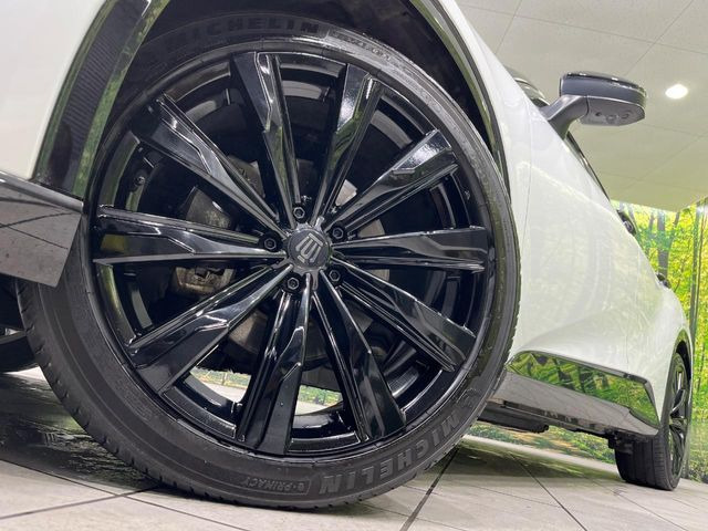 �y����21�C���`�A���~�z�C�[���z�O�ςɃ}�b�`���������A���~�z�C�[���𑕒����Ă���܂��B�e��ЊO�A���~�z�C�[����A�X�^�b�h���X�^�C�����戵�����Ă���܂��B���񂲑��k����������