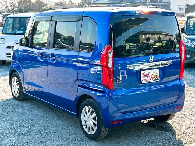 ���X�ł͌y�����Ԃ��畁�ʎԂ܂ŕ��L���I�[�����[�J�[�̎Ԏ�E�F�E�O���[�h��L�x�ɑ����Ă���܂��B