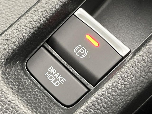 �y�I�[�g�u���[�L�z�[���h�z�M���҂���a�؂Œ�Ԏ��Ƀu���[�L���瑫�𗣂��Ă��A��~��Ԃ�ێ����Ă���܂��B�O�i����Ƃ��̓A�N�Z���𓥂߂Ύ����ŉ��������̂ň��S��X���^�]���y�ɂȂ�܂���