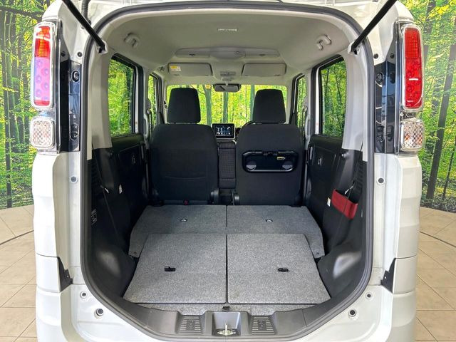 ���i�̂���������ʋ΁A���}���ɏ\���ȉ׎��X�y�[�X���m�ۂ��Ă���܂��B�Z�J���h�V�[�g��|���ƁA�傫�ȉו��̐ύڂ��\�ł���