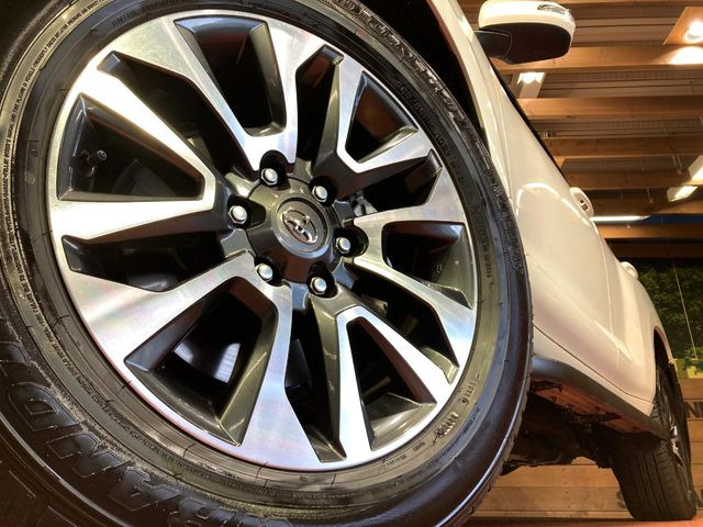 �y����19�C���`�A���~�z�C�[���z�O�ςɃ}�b�`���������A���~�z�C�[���𑕒����Ă���܂��B�e��ЊO�A���~�z�C�[����A�X�^�b�h���X�^�C�����戵�����Ă���܂��B���񂲑��k����������