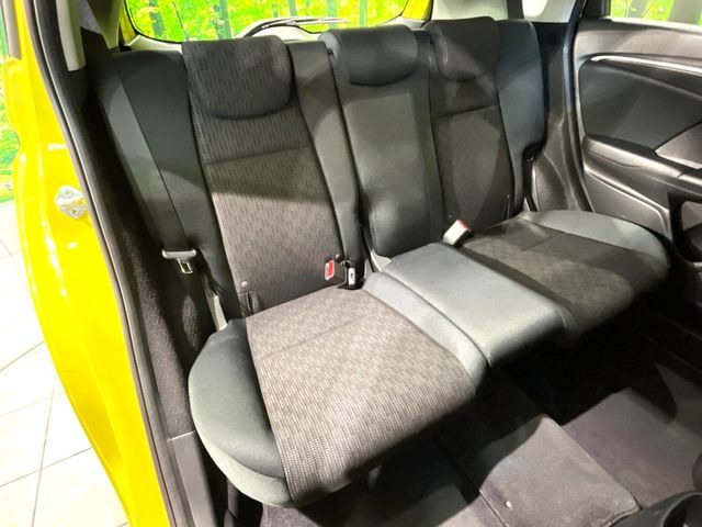 �R���p�N�g�J�[�ł����A�Z�J���h�V�[�g�͏\���ȍL����������K�ɂ���肢�������܂���V�[�g��|���đ傫�ȉו���ς񂾂�ƁA�p�r�̕����L��1��ł��B