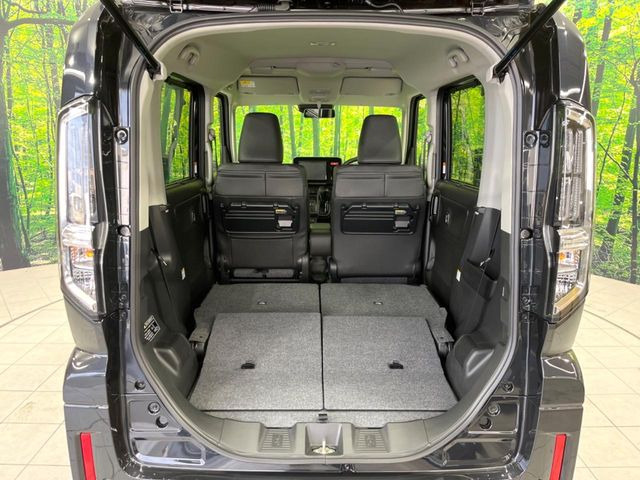 ���i�̂���������ʋ΁A���}���ɏ\���ȉ׎��X�y�[�X���m�ۂ��Ă���܂��B�Z�J���h�V�[�g��|���ƁA�傫�ȉו��̐ύڂ��\�ł���