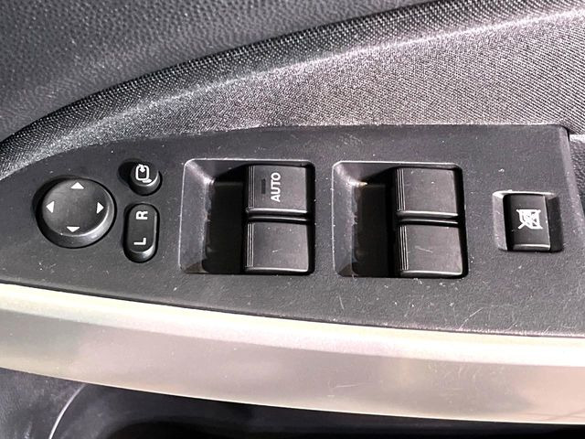 �y�d���i�[�~���[�z�T�C�h�~���[�͓d���i�[���ƂȂ��Ă���A�������ԏ�ł��L�Y�������X�N��}�����܂��B