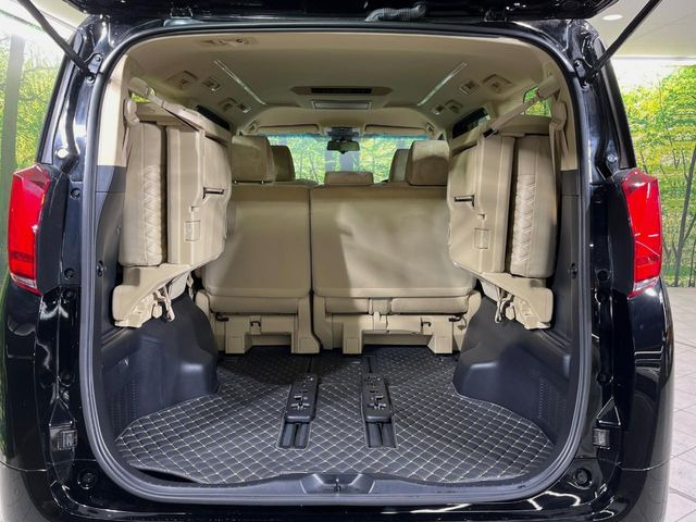 ���i�̂���������ʋ΁A���}���ɏ\���ȉ׎��X�y�[�X���m�ۂ��Ă���܂��B�Z�J���h�V�[�g��|���ƁA�傫�ȉו��̐ύڂ��\�ł���