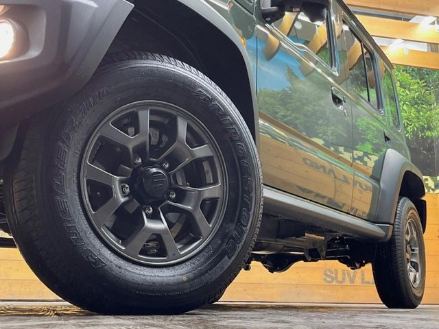 �y����15�C���`�A���~�z�C�[���z�O�ςɃ}�b�`���������A���~�z�C�[���𑕒����Ă���܂��B�e��ЊO�A���~�z�C�[����A�X�^�b�h���X�^�C�����戵�����Ă���܂��B���񂲑��k����������