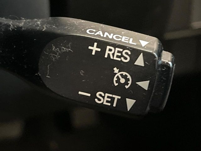 �y�N���[�Y�R���g���[���z�������H�����N���N���s�B�A�N�Z���𗣂��Ă���葬�x�ő��s���ł��A�������^�]���̕��S���y��!�����E�������ȒP�ȃX�C�b�`����Œ����ł��܂��B