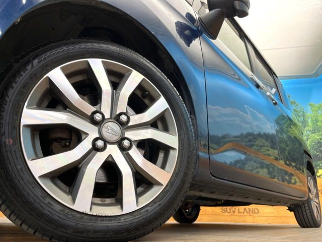 �y����15�C���`�A���~�z�C�[���z�O�ςɃ}�b�`���������A���~�z�C�[���𑕒����Ă���܂��B�e��ЊO�A���~�z�C�[����A�X�^�b�h���X�^�C�����戵�����Ă���܂��B���񂲑��k������