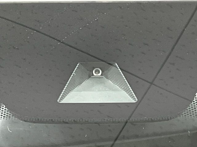 �y�z���_�Z���V���O�z���s���ɑO���̎ԗ�����F�����A�Փ˂������Ȏ��͌x��ƃu���[�L�ŏՓˉ���Ɣ�Q�y�����A�V�X�g�B�����S�Ƀh���C�u�����y���݂��������܂��B