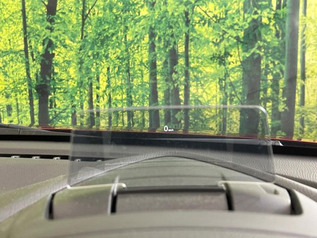 �y�w�b�h�A�b�v�f�B�X�v���C�z���݂̑��x�⑖�s�����f�W�^���\���ŉ^�]�ȑO���̃K���X�ɓ��e!�^�]���A�ڐ������炳���K�v�ȏ����m�F�ł���̂łƂ��Ă��֗��ň��S!