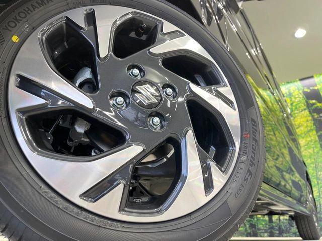 �y����15�C���`�A���~�z�C�[���z�O�ςɃ}�b�`���������A���~�z�C�[���𑕒����Ă���܂��B�e��ЊO�A���~�z�C�[����A�X�^�b�h���X�^�C�����戵�����Ă���܂��B���񂲑��k����������