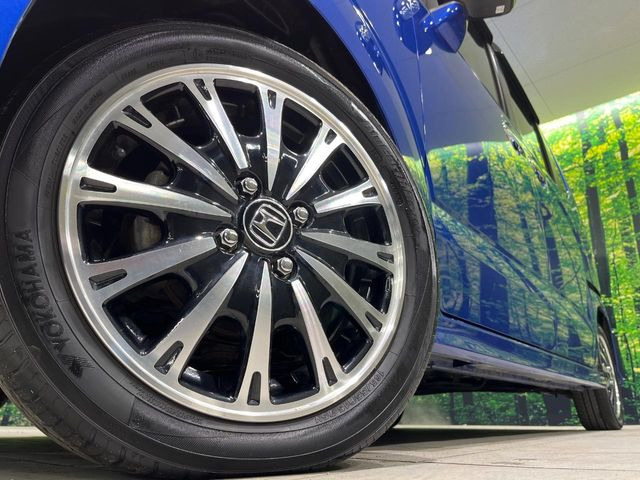 �y����15�C���`�A���~�z�C�[���z�O�ςɃ}�b�`���������A���~�z�C�[���𑕒����Ă���܂��B�e��ЊO�A���~�z�C�[����A�X�^�b�h���X�^�C�����戵�����Ă���܂��B���񂲑��k����������