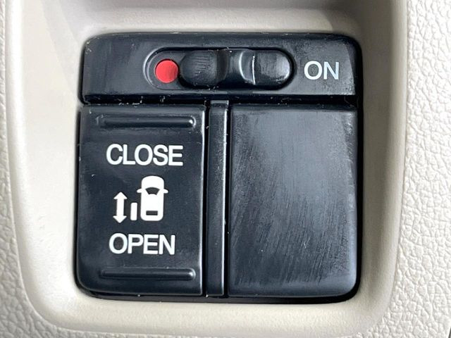 �y�p���[�X���C�h�h�A�z�X�}�[�g�L�[��^�]�Ȃ̃X�C�b�`�ŃX���C�h�h�A�̊J���\���d��������͂����ăh�A���J����K�v�������A���������q�l�ł��A�d���ו��������Ă��鎞�����N�ɊJ���߂ł��܂���